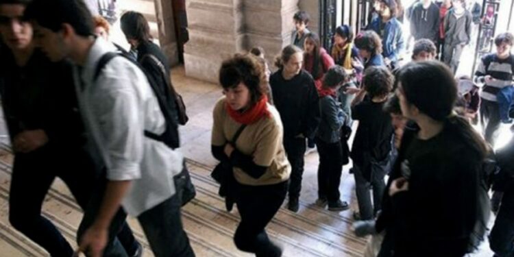 Con críticas, arrancó el programa de prácticas laborales para los estudiantes porteños