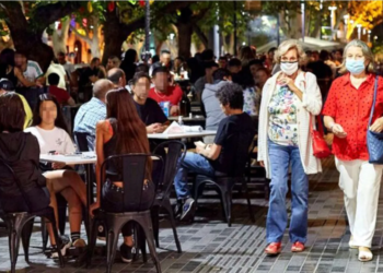 Covid-19: el Ministerio de Salud eliminó la recomendación de distanciamiento social obligatorio