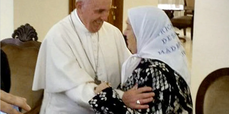 El papa Francisco le envió una carta a Hebe de Bonafini por el aniversario de Madres de Plaza de Mayo