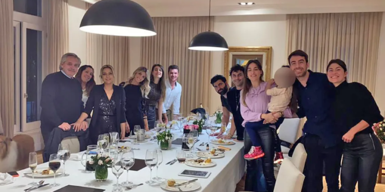 La fiscalía aceptó la propuesta del Presidente para cerrar la causa por la fiesta en Olivos a cambio de $1.600.000