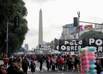 Las organizaciones sociales en la mira: el modo de financiarse enfrenta a los piqueteros de izquierda con las agrupaciones oficialistas