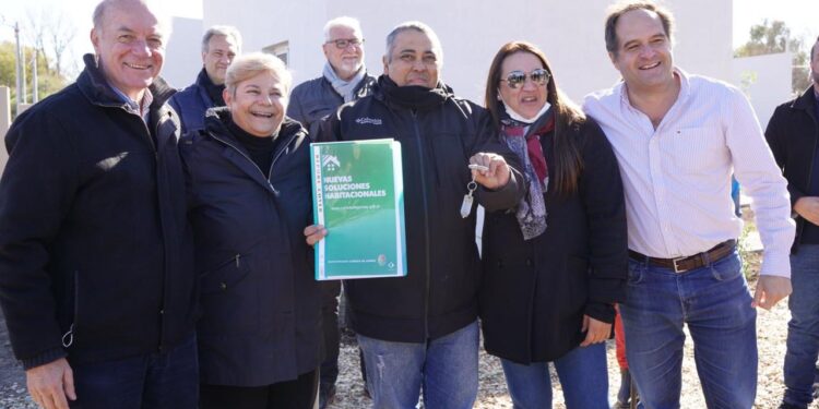 Nueva entrega de viviendas y créditos para construcción en las provincias de Mendoza y Santa Fe