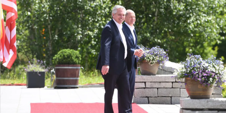 En el G-7, Alberto Fernández condenó la guerra en Ucrania y dijo que la política de sobrecargos del FMI “debe ser revisada”