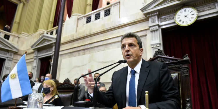 Massa jugó fuerte y pidió el control total de la economía, pero Fernández tomó otro camino