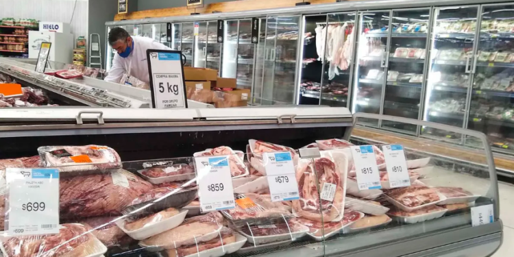 Alimentos: almacenes y autoservicios, preocupados para reponer lo vendido el fin de semana