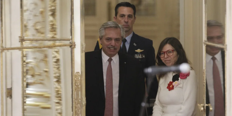 Silvina Batakis anuncia medidas para frenar el dólar e intenta despejar la incertidumbre