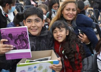 Alberto Fernández, Jorge Ferraresi y Ricardo Quintela encabezaron una entrega de viviendas en Chilecito