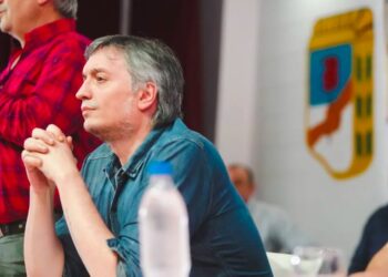 El aumento salarial de suma fija que impulsa el kirchnerismo suma obstáculos dentro y fuera del Gobierno