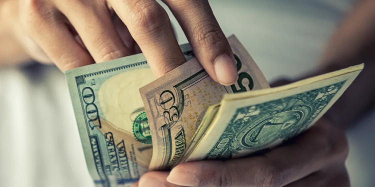 Dólar hoy: caen el blue y los financieros, pero la brecha cambiaria supera el 118%