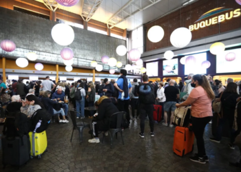 ¿Cómo beneficia la diferencia cambiaria a los uruguayos que cruzan a comprar del lado argentino?