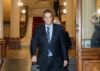 Sergio Massa apunta a tranquilizar el dólar y viaja a ver al FMI, al Club de París y a Qatar