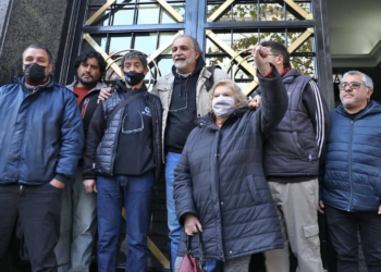 La izquierda desafía a los gremios peronistas con un reclamo en la puerta de la CGT por el salario mínimo