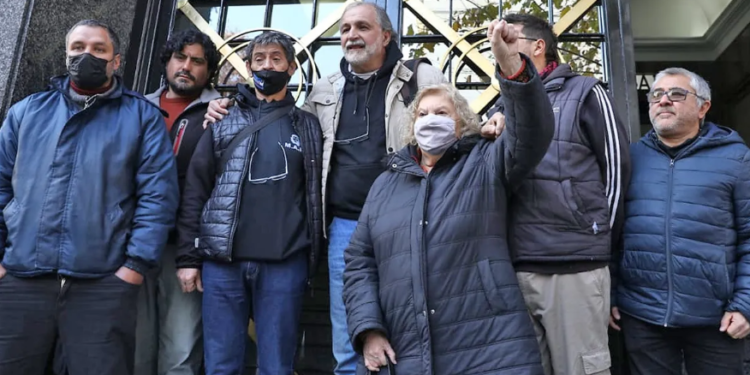 La izquierda desafía a los gremios peronistas con un reclamo en la puerta de la CGT por el salario mínimo