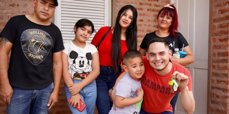 Chaco: Maggiotti y Capitanich entregaron viviendas en Presidencia Roque Sáenz Peña