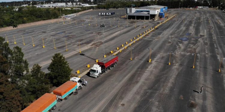 Los gremios portuarios levantaron el paro y se normaliza la actividad del comercio exterior
