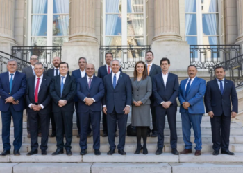 Eduardo de Pedro y los gobernadores del Norte Grande llegan a Estados Unidos a buscar inversiones y mercados