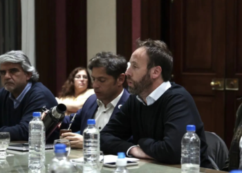 Por el impacto de la inflación, Axel Kicillof elevó al 25% los aumentos a estatales previsto para este mes