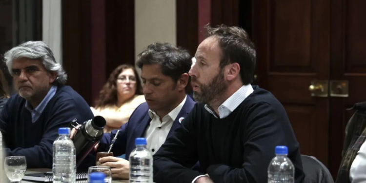 Por el impacto de la inflación, Axel Kicillof elevó al 25% los aumentos a estatales previsto para este mes