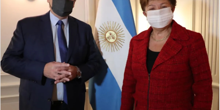 El Gobierno y el FMI llegaron a un nuevo acuerdo técnico y se acerca un giro por US$3900 millones