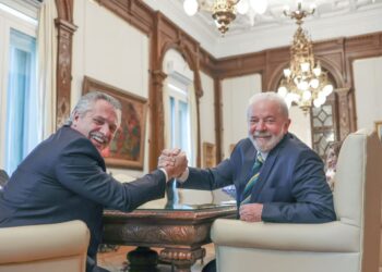 Alberto Fernández festejó el triunfo de Lula y viaja a Brasil