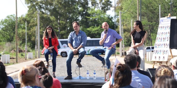 Programa Reconstruir: Maggiotti y Lago entregaron viviendas en Alberti