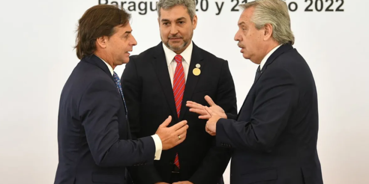 Conflicto en el Mercosur: queja conjunta de Argentina, Brasil y Paraguay contra Uruguay por buscar acuerdos afuera del bloque