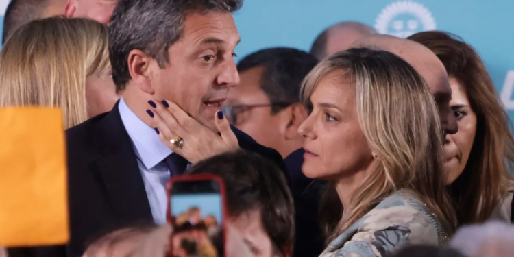 Sergio Massa autorizó por decreto el déficit de AySA, la empresa que preside su esposa, Malena Galmarini
