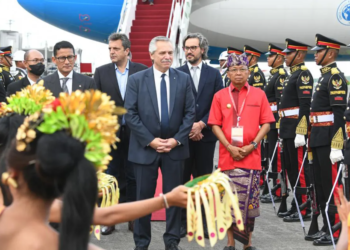 Alberto Fernández llegó a Bali para participar del G-20: turbulencias externas, dieta a rajatabla y la previa a horas intensas