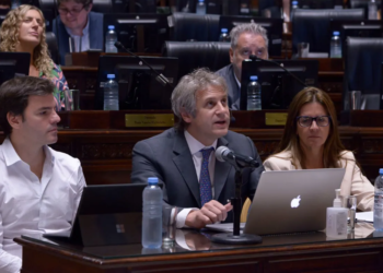 En la Legislatura de la Ciudad: el Frente de Todos se retiró del recinto tras ser acusado de no defender la educación pública