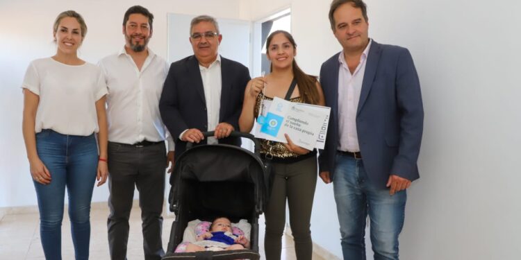 Maggiotti y Jalil entregaron 237 viviendas en la capital de Catamarca
