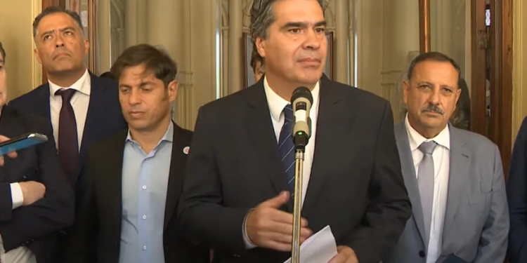 El Presidente finalmente consigió el apoyo de once gobernadores para avanzar con el juicio político contra la Corte Suprema