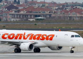 Diplomáticos que responden a un poderoso general venezolano hacen una inspección en Buenos Aires