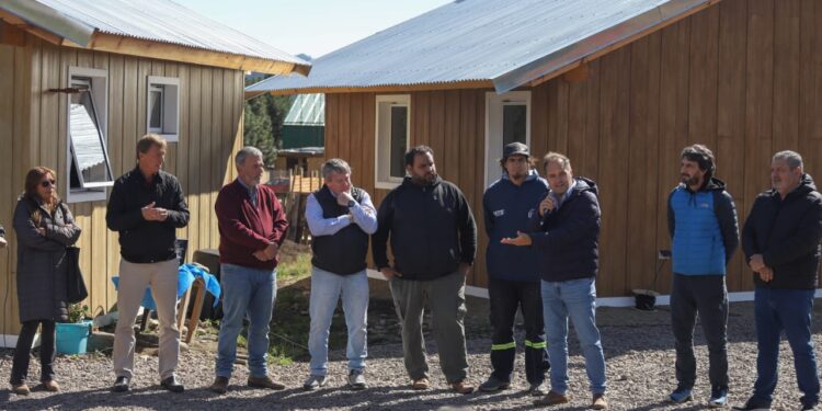 San Martín de los Andes: Maggiotti, Saloniti y Rodríguez entregaron viviendas del Programa Reconstruir