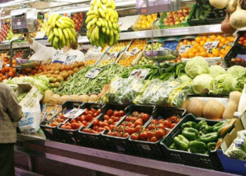 Los precios internacionales de los alimentos retrocedieron por onceavo mes consecutivo pero en la Argentina las subas continúan
