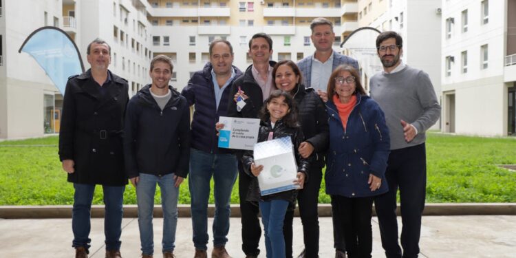 Santiago Maggiotti entregó viviendas en la Ciudad Autónoma de Buenos Aires