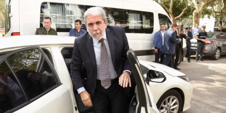 Aníbal Fernández advirtió que Daniel Scioli no bajará su candidatura presidencial