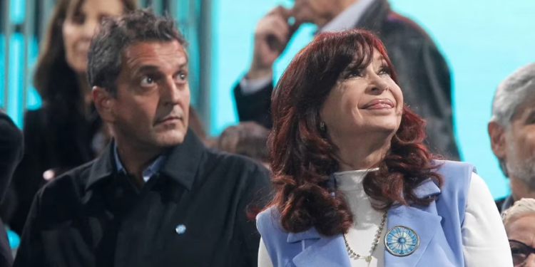 El acto de Cristina Kirchner y Sergio Massa, en vivo: se presentan tras el cierre de listas