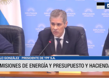 Titular de YPF defendió el régimen de promoción de gas natural licuado