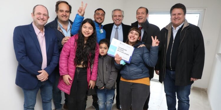 En Neuquén, se entregó la vivienda número 125 mil de la gestión del Gobierno Nacional