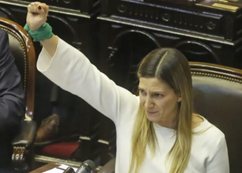 Silvia Lospennato: “Las mujeres no nos sentimos convocadas por el discurso violento de la motosierra, queremos paz y orden”