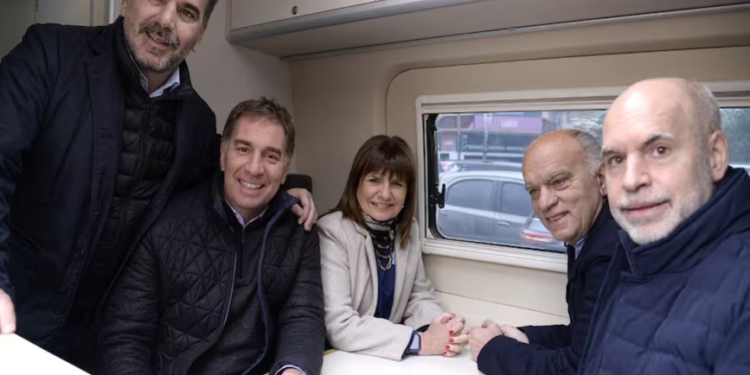 Patricia Bullrich se muestra con Horacio Rodríguez Larreta por primera vez en la campaña con una recorrida por Lomas de Zamora