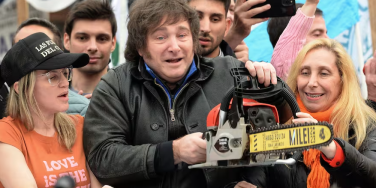 Las ideas presidenciales de Javier Milei: eliminar la obra pública, vender las empresas estatales y cárceles privadas