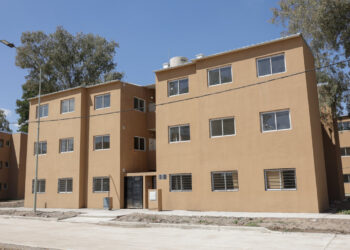 Ezeiza: Maggiotti, Fernández y Granados recorrieron 252 viviendas que se construyen con fondos nacionales