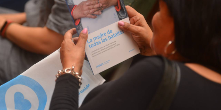 RAVERTA Y ALAK ENTREGARON LA JUBILACIÓN 500 MIL POR TAREAS DE CUIDADO