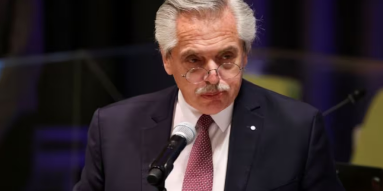 A 34 días de finalizar su mandato, Alberto Fernández designó embajadores en Finlandia, Costa Rica y Guinea Ecuatorial