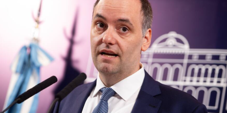 Primeras medidas del gobierno de Javier Milei, en vivo: se publicó el primer DNU y confirma la reducción de ministerios