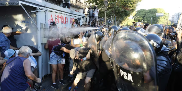 Casanello le dio curso a un planteo de la izquierda contra el protocolo de Bullrich y le pidió información a la ministra