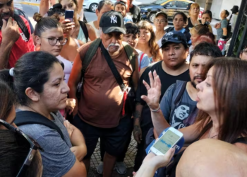 Los movimientos redoblan la apuesta: planean movilizar 10 mil personas y hacer fila para que Petovello los atienda de a uno