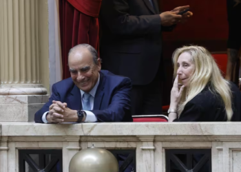 Ley ómnibus: el Gobierno sigue de cerca las intensas negociaciones y Francos fue al Congreso