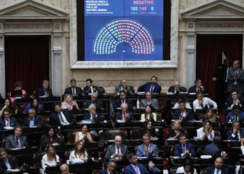 Tras más de 28 horas de debate, la sesión por la ley ómnibus es la más larga registrada en la Cámara de Diputados